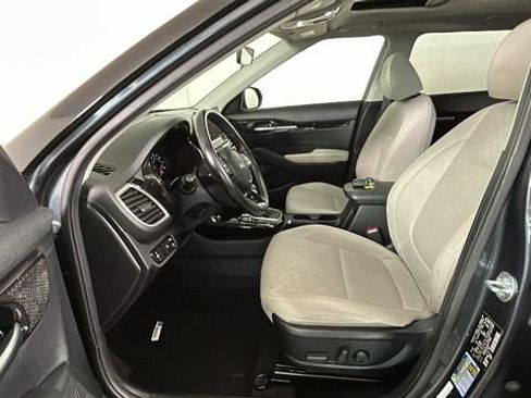 Used 2022 Kia Seltos EX AWD/4WD image 11