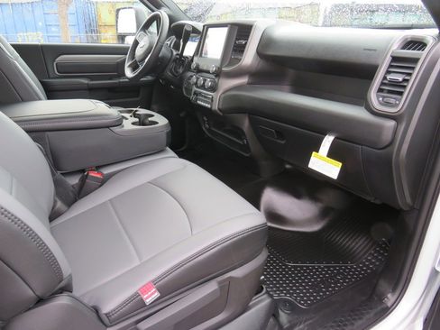 New 2024 RAM 3500 Tradesman image 32