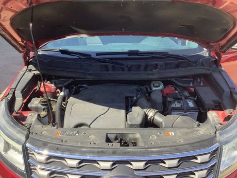Used 2016 Ford Explorer XLT w/ Equipment Group 201A AWD/4WD image 30