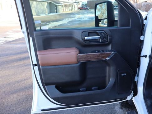 Used 2020 Chevrolet Silverado 2500 High Country image 24