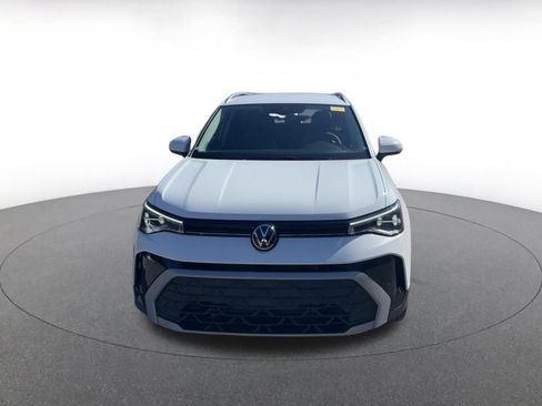 Used 2025 Volkswagen Taos SE image 3