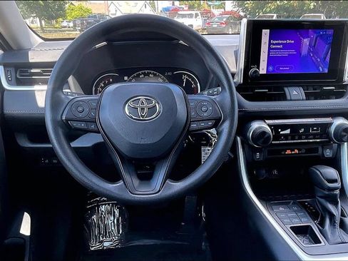 Used 2024 Toyota RAV4 LE AWD/4WD image 7