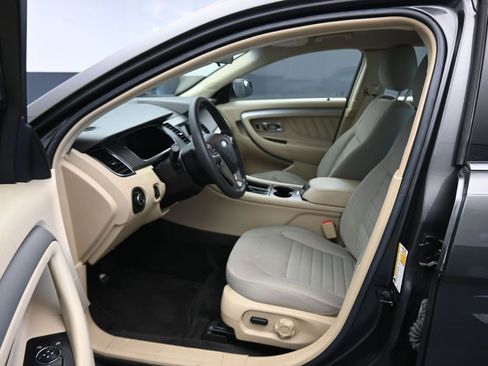 Used 2017 Ford Taurus SE image 11