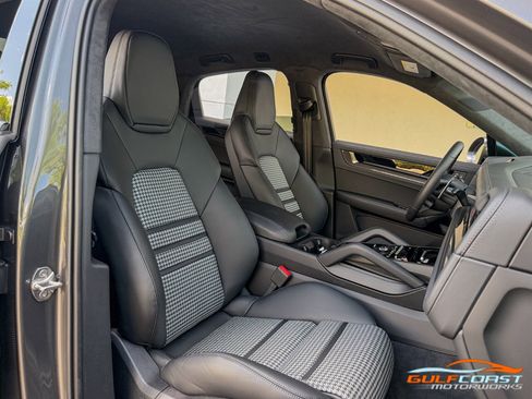 Used 2026 Porsche Cayenne GTS image 38