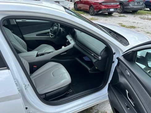 Used 2025 Hyundai Elantra Limited FWD image 9
