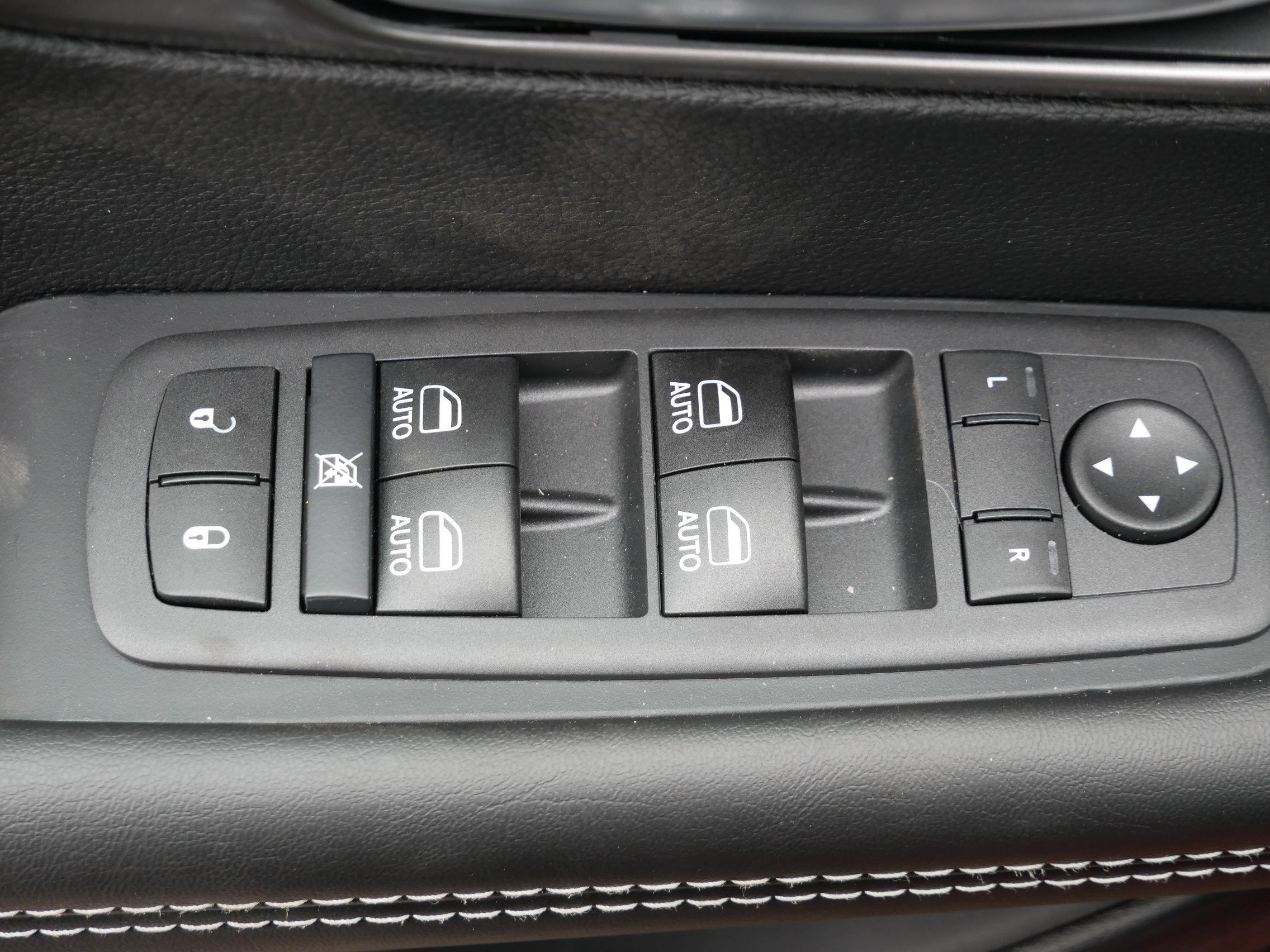 New 2026 Chrysler Pacifica Select AWD/4WD image 13