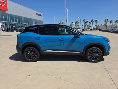 New 2026 Nissan Kicks SR w/ SR Premium Package FWD image 8