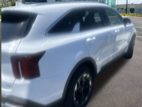 Used 2025 Kia Sorento S AWD/4WD image 6