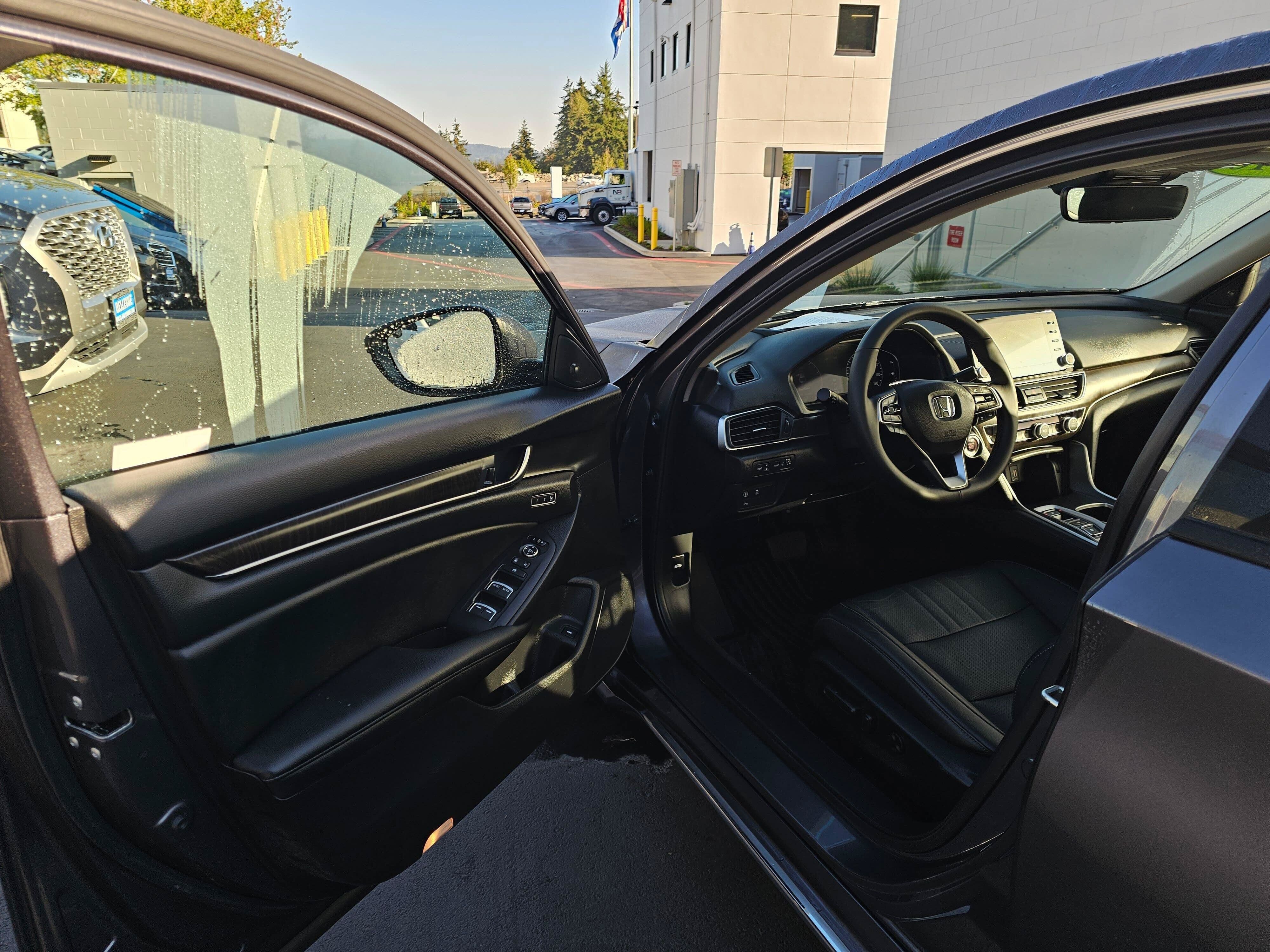 Used 2018 Honda Accord Touring image 23