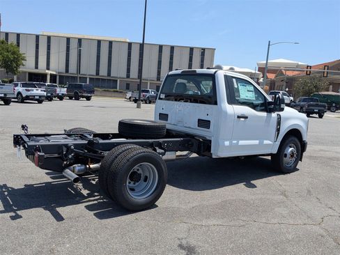 New 2025 Ford F350 XL image 4