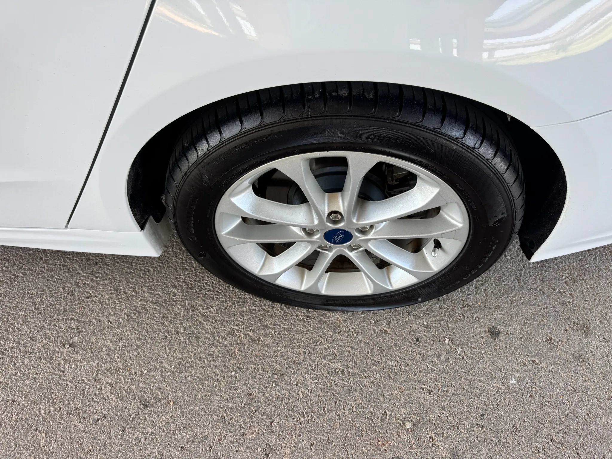 Used 2019 Ford Fusion SE FWD image 28