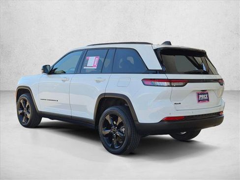 Used 2023 Jeep Grand Cherokee Altitude AWD/4WD image 7