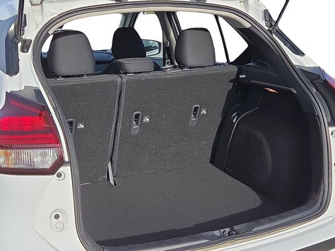 Used 2024 Nissan Kicks SV image 9