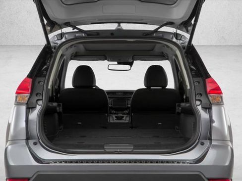 Used 2017 Nissan Rogue SV w/ SV Premium Package image 15