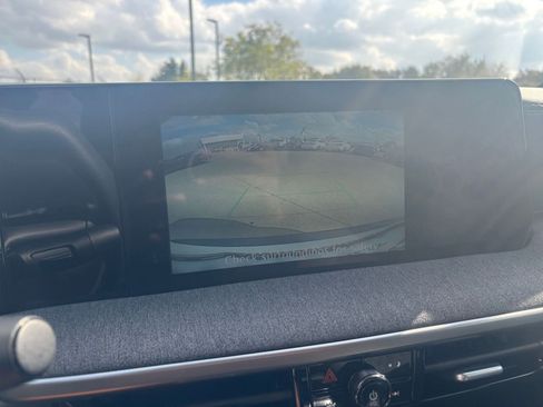 Used 2025 Nissan Kicks SV image 17