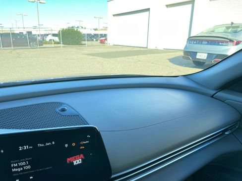 Used 2025 Hyundai Elantra SEL image 36