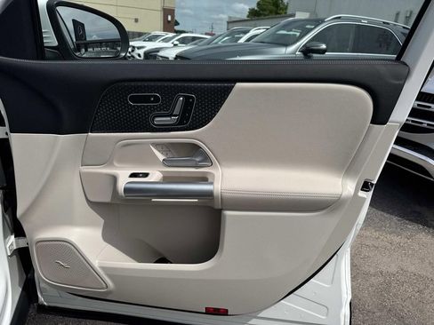 Used 2025 Mercedes-Benz GLA 250 image 14