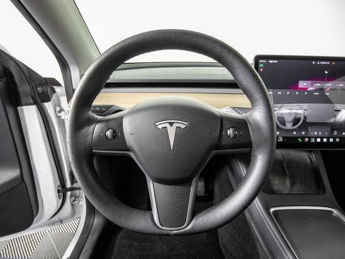 Used 2023 Tesla Model Y Long Range AWD/4WD image 18