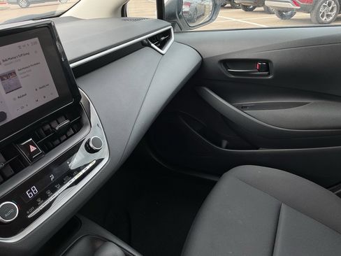 Used 2025 Toyota Corolla LE image 34