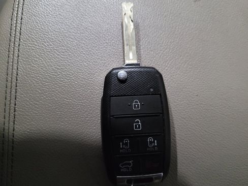 Used 2019 Kia Sedona LX FWD image 32