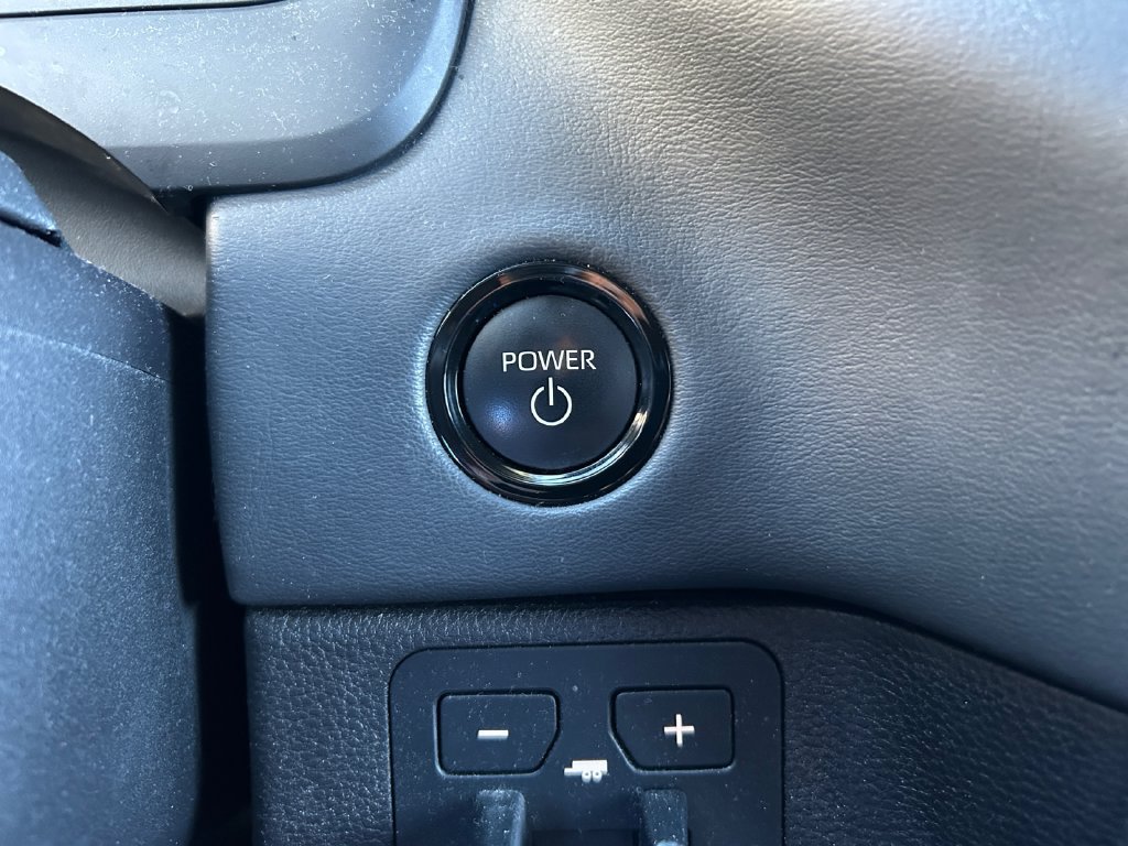 Used 2025 Toyota Sequoia Platinum AWD/4WD image 29