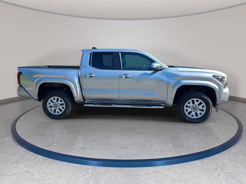 Used 2024 Toyota Tacoma SR5 AWD/4WD image 4