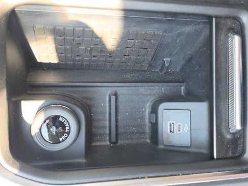 Used 2025 Ford Expedition Active AWD/4WD image 25