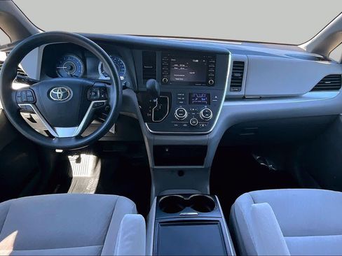 Used 2018 Toyota Sienna LE FWD image 15