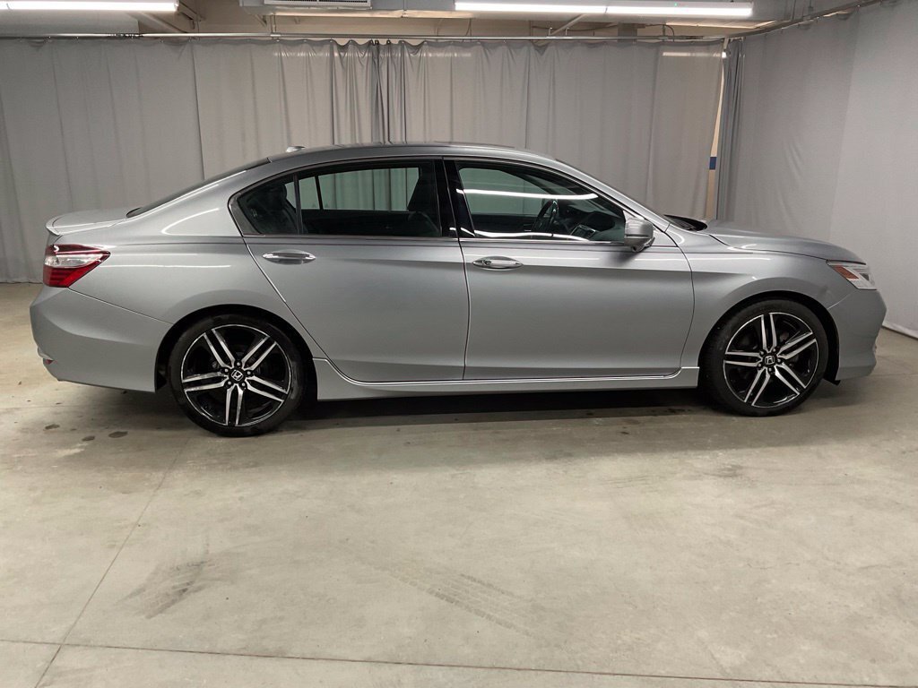 Used 2017 Honda Accord Touring image 17