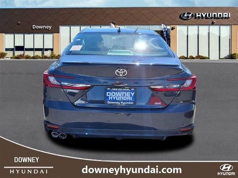 Used 2025 Toyota Camry SE image 4