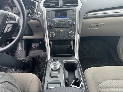 Used 2017 Ford Fusion SE image 17