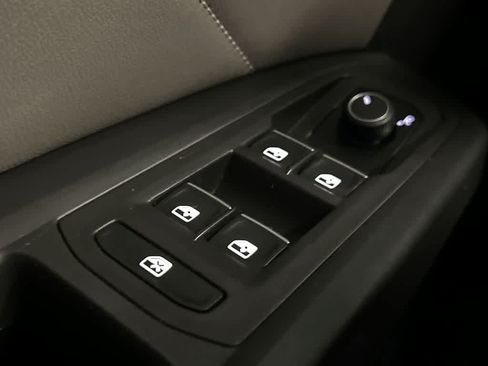 Certified 2023 Volkswagen Atlas Cross Sport SE FWD image 17