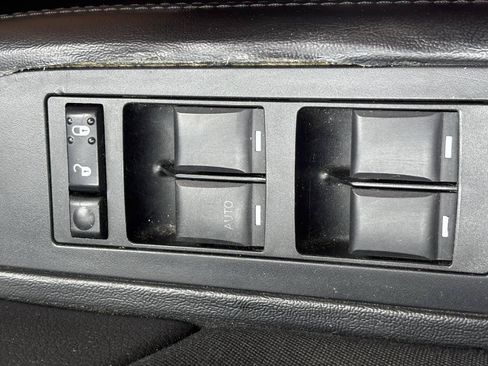 Used 2012 Chrysler 200 Touring FWD image 15