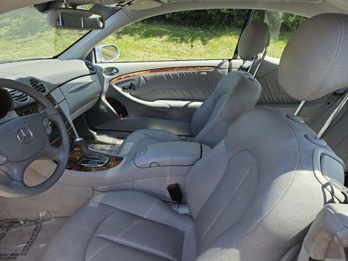 Used 2005 Mercedes-Benz CLK 320 Coupe image 10