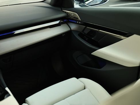 Used 2026 BMW 530i w/ Premium Package RWD image 28