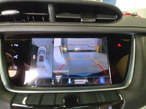 Used 2025 Cadillac XT5 Sportv w/ Technology Package AWD/4WD image 16