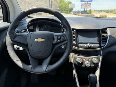 Used 2017 Chevrolet Trax LS FWD image 25