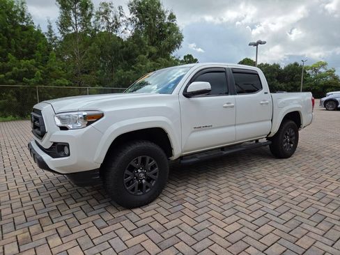 Used 2023 Toyota Tacoma SR5 w/ Technology Package AWD/4WD image 3