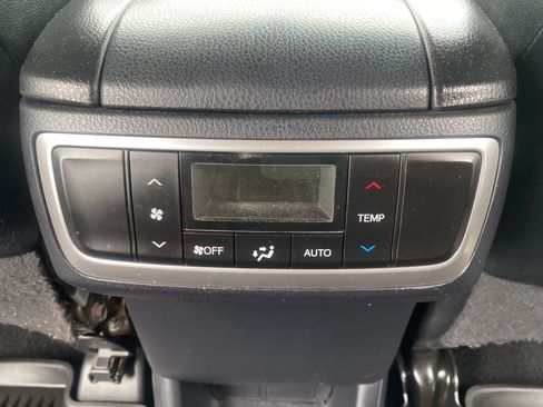 Used 2018 Toyota Highlander Plus FWD image 18