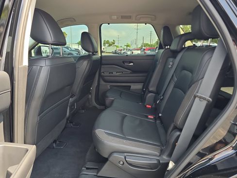 Used 2023 Nissan Pathfinder SL w/ Lighting Package (N92) FWD image 13