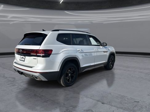 New 2026 Volkswagen Atlas Peak Edition image 5