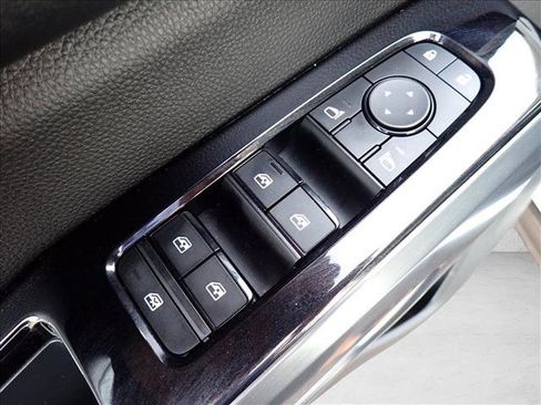Used 2023 Nissan Pathfinder SL AWD/4WD image 16