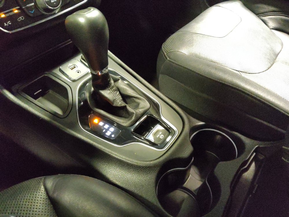 Used 2019 Jeep Cherokee Limited FWD image 26