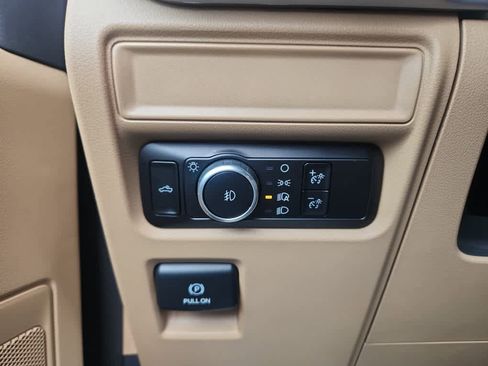 Used 2023 Ford F150 XLT image 32