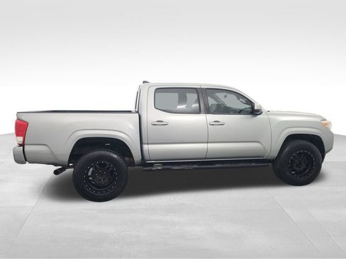 Used 2016 Toyota Tacoma SR image 4