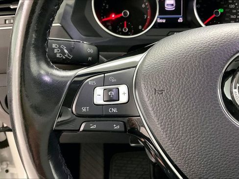 Used 2018 Volkswagen Tiguan SEL AWD/4WD image 11