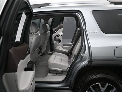 Used 2023 GMC Acadia SLT AWD/4WD image 13