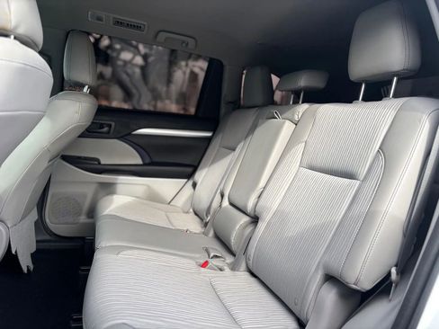 Used 2016 Toyota Highlander LE image 11