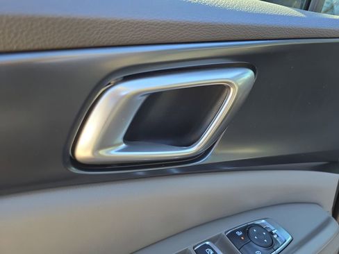 New 2026 Kia Carnival FWD image 18