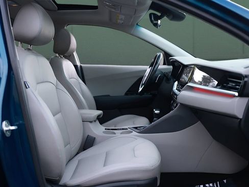 Used 2020 Kia Niro EX Premium FWD image 22